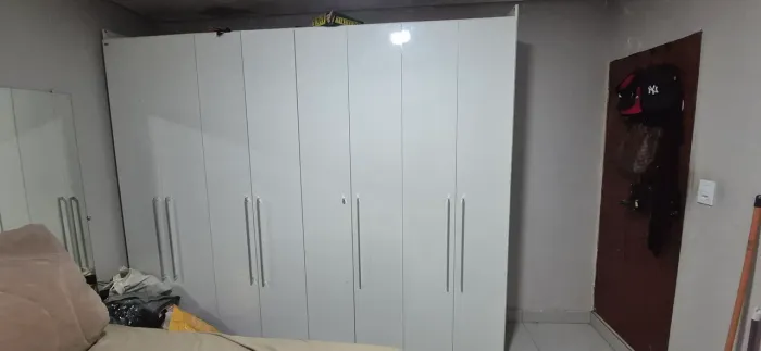 Guarda-roupa branco grande 