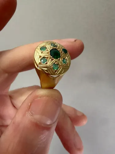 Anel Esmeralda de ouro 5.60g 18k procedência garantia eterna