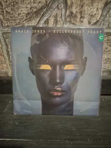 Vinil Grace Jones Bulletproof Heart Impecável