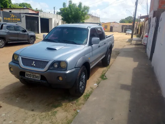 Mitsubishi L200 Outdoor HPE 2.5 4X4 CD T.dies. Mec. 2009