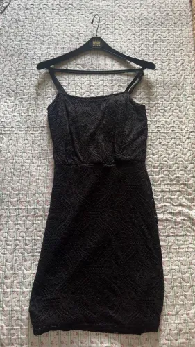 Vestido preto de renda GataBakana