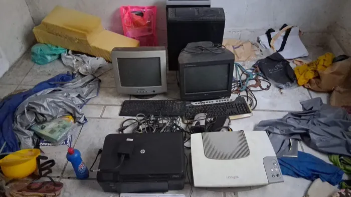 Vendo sucata de informática.