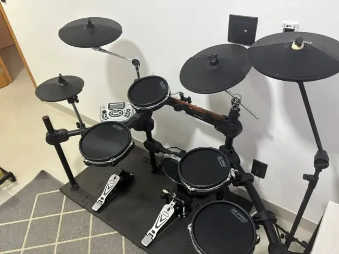 Bateria Eletrônica XPRO ED20 (Praticamente Nova) Com PRATO E ESTANTE GIRAFA EXTRA