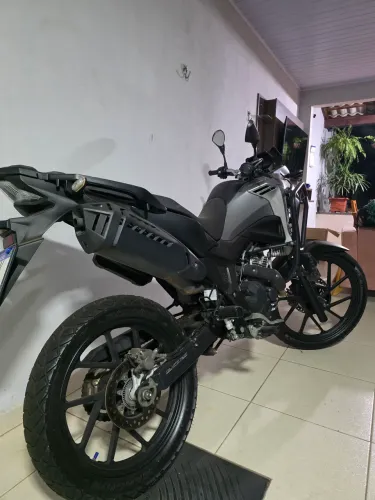 Vendo sahara 300 muito nova