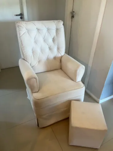 Poltrona de amamentação com balanço 