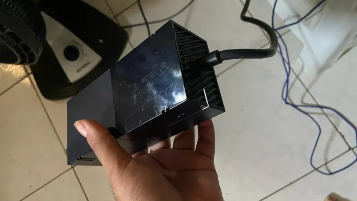 Vendo fonte de Xbox one nova 
