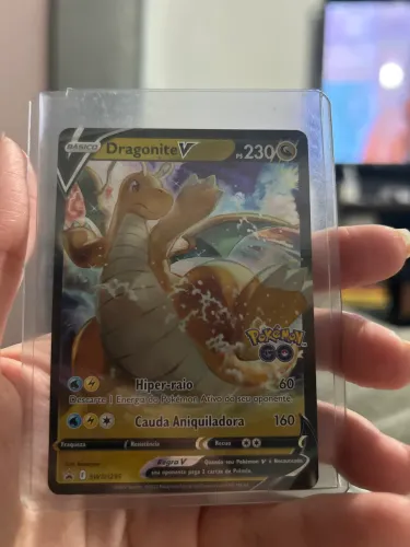 Carta Pokémon Dragonite V