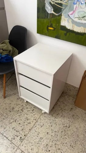 Gaveteiro branco com rodinhas ? 3 gavetas