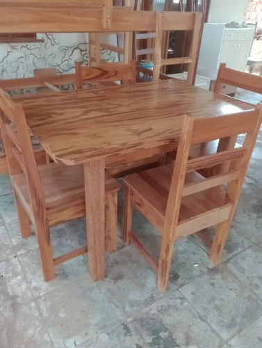 Mesa de 4 cadeiras