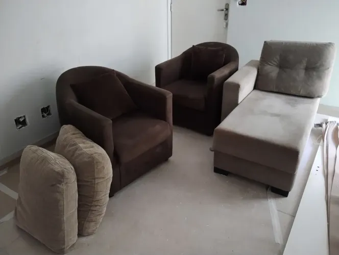 Vendo sofá e poltronas em excelente estado!!!