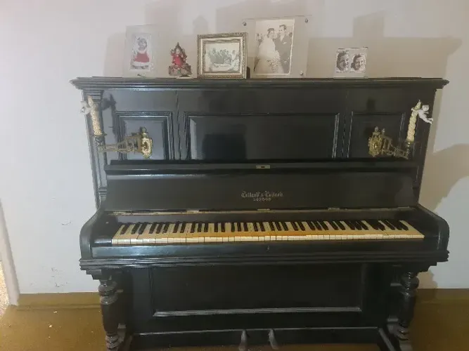 piano longo antigo 
