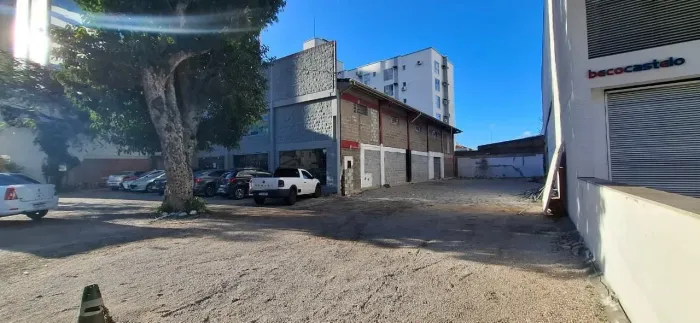 Galpão Comercial à venda no bairro Estreito, em Florianópolis.