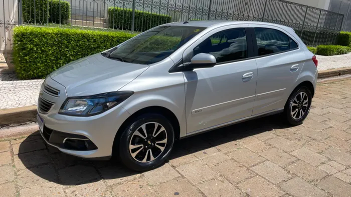 Chevrolet Onix Hatch LTZ 1.4 8V Flex Power Aut. 4P 2016