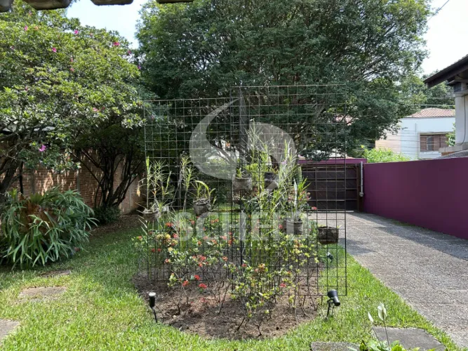 Casa de vila a venda de 228,00m² útil, com 3 quartos e 3 vagas no Alto da Boa Vista.