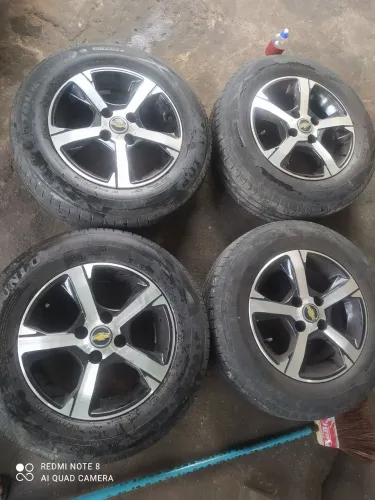Jogo de rodas com pneus Aro 14 pneu 185/70