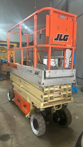 Máquina plataforma tesoura 