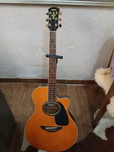 Violão Yamaha com CASE - Excelente Estado