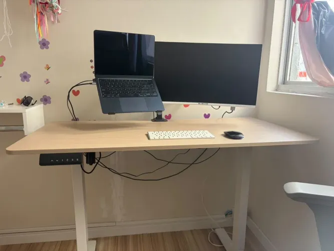 Mesa de escritório com regulagem de altura