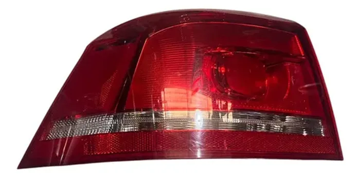 Lanterna Traseira Esquerda Volkswagen Passat 10/15 Canto Esquerdo/motorista Vermelho