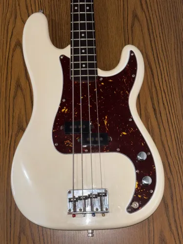 Baixo Precision Squier Fender