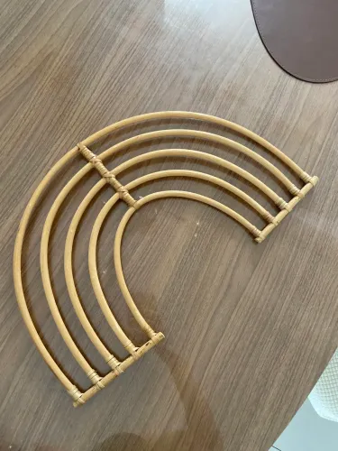 Arco íris em rattan