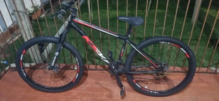 Bicicleta aro 29 com freio a disco é suspensão hidráulica valor negociável (aceito troca)