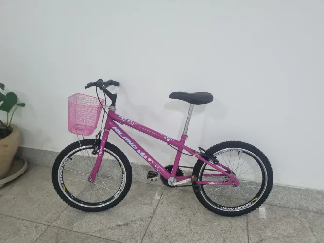 Bicicleta infantil semi-nova aro 20