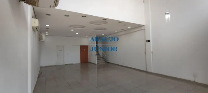 Salão para locação no Centro de Americana-SP: 4 salas, 2 banheiros, 2 vagas de garagem, 13