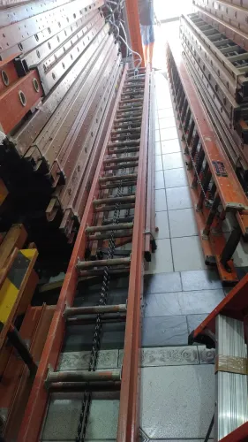Escada de Fibra Rebitado 10.20 Metros Usada