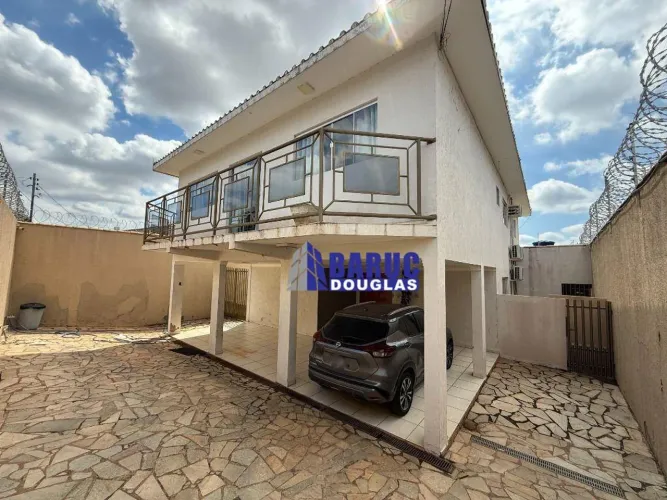 Vende-se lindo e amplo sobrado com 07 quartos sendo 04 suítes, terreno 360m2 e área constr