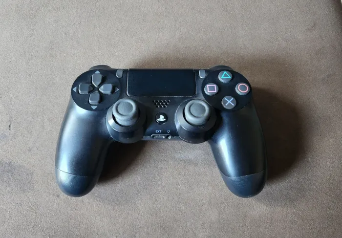 Controle original de PS4 (usado)