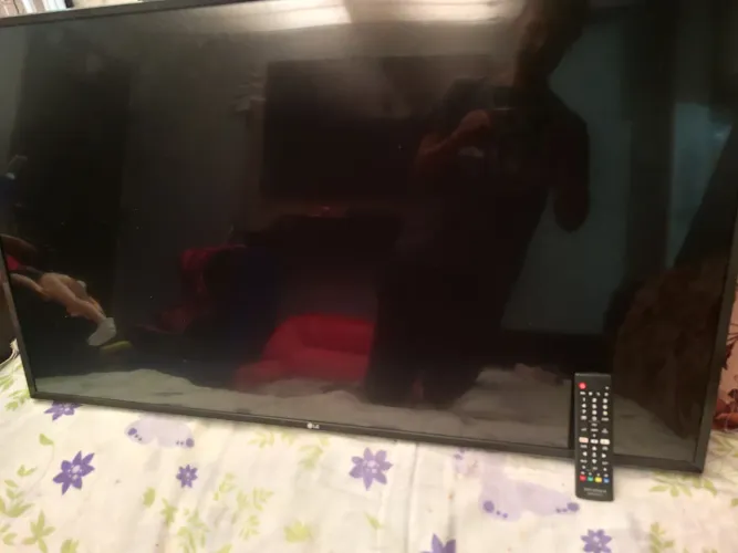 Tv 49 LG  smart com defeito vendo para peça ou conserto 