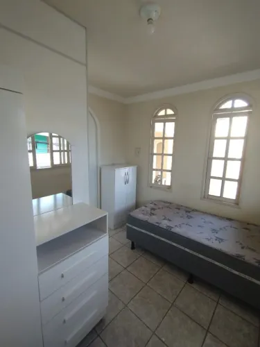 Aluguel - Quarto Mobiliado em República Feminina