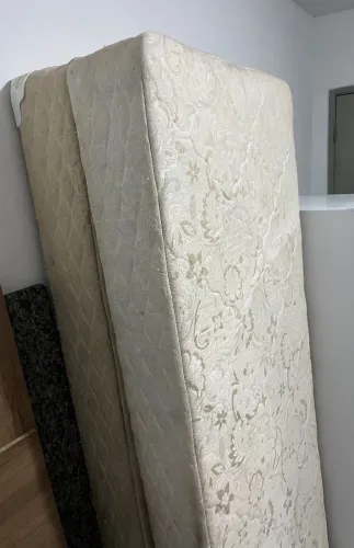 Cama/colchão Onix Versailles solteiro