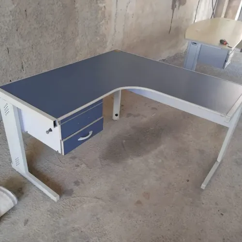 5 Mesa de escritório formato L semi novo