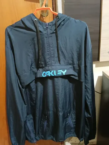 Jaqueta azul corta vento da oakley 