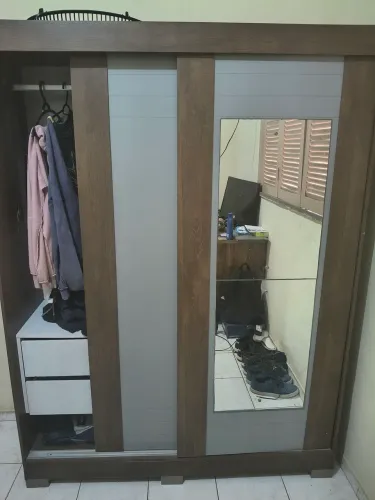 Guarda roupa solteiro em perfeito estado