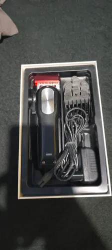 Vendo uma máquina de cortar cabelo da kemei.