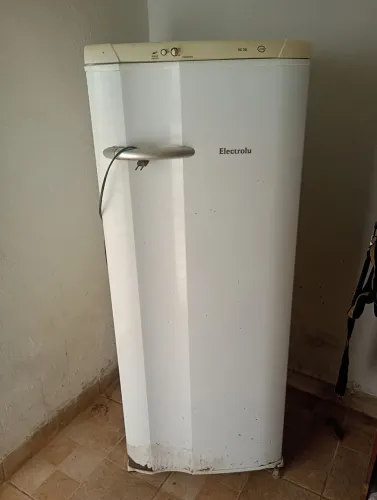 Geladeira Eletrolux RE28 240L Funcionando 