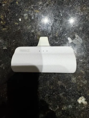 Power Bank compacta pra iPhones com entrada Lightning