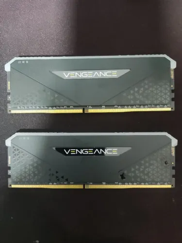 Memória RAM Corsair Vengeance RGB RS DDR4 32GB (2x16GB) 3200MHz CL16