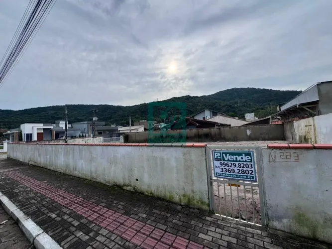 TERRENO AMPLO À VENDA NA PRAIA DE ZIMBROS - BOMBINHAS/SC