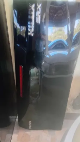 Vendo uma tampa traseira da Toyota hilux ano 2017.