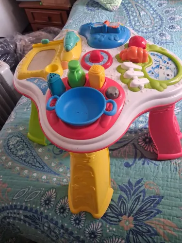 Mesa de atividades bilíngue Chicco