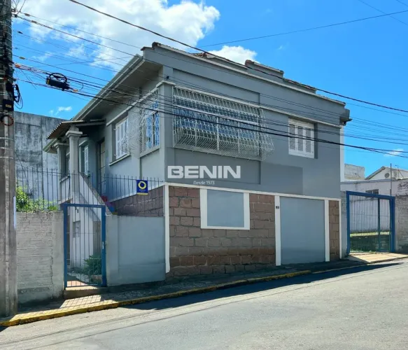 BENIN ALUGA SOBRADO COMERCIAL com 160m² privativos localizado no Centro de Canoas. BENIN A