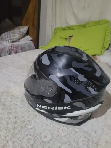 Vendo norisk FF302 soul tamanho 60 vem no resumo 350 pra ir rápido Não está novo