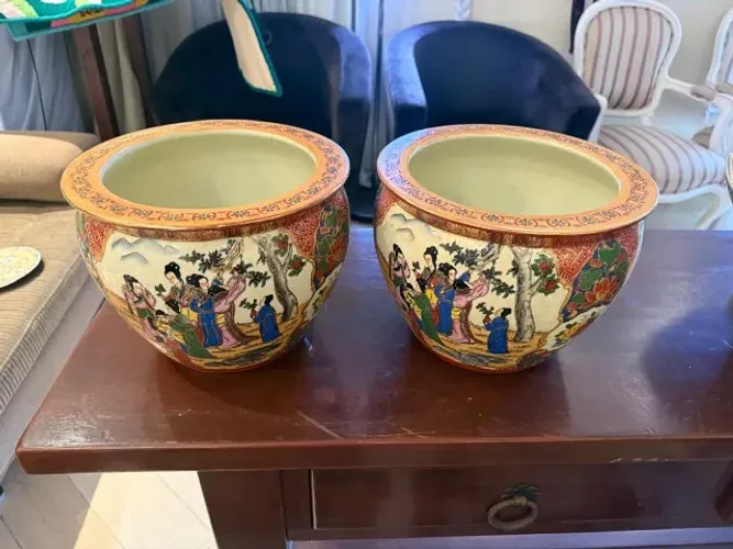 Par de Cachepots em Porcelana Chinesa Decorativa - Pintura Orienta - aprox. 30 cm