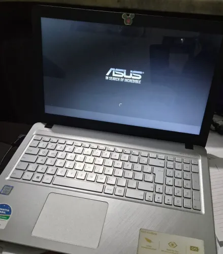 Notebook ASUS VivoBook Intel Core i3 7ª geração.