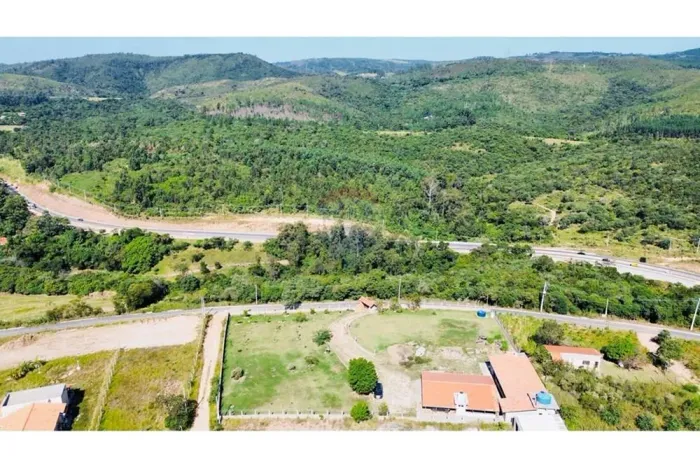 Chácara no Bairro Fazenda Genebra, em Alumínio - SP, com 3900 m2