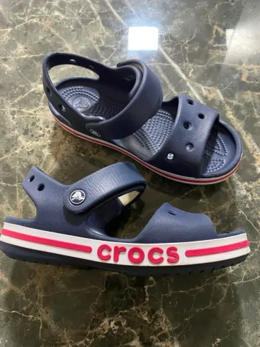 Sandalia infantil crocs nova nunca usada n?32, não faço entrega, valor R$ 150 reais
